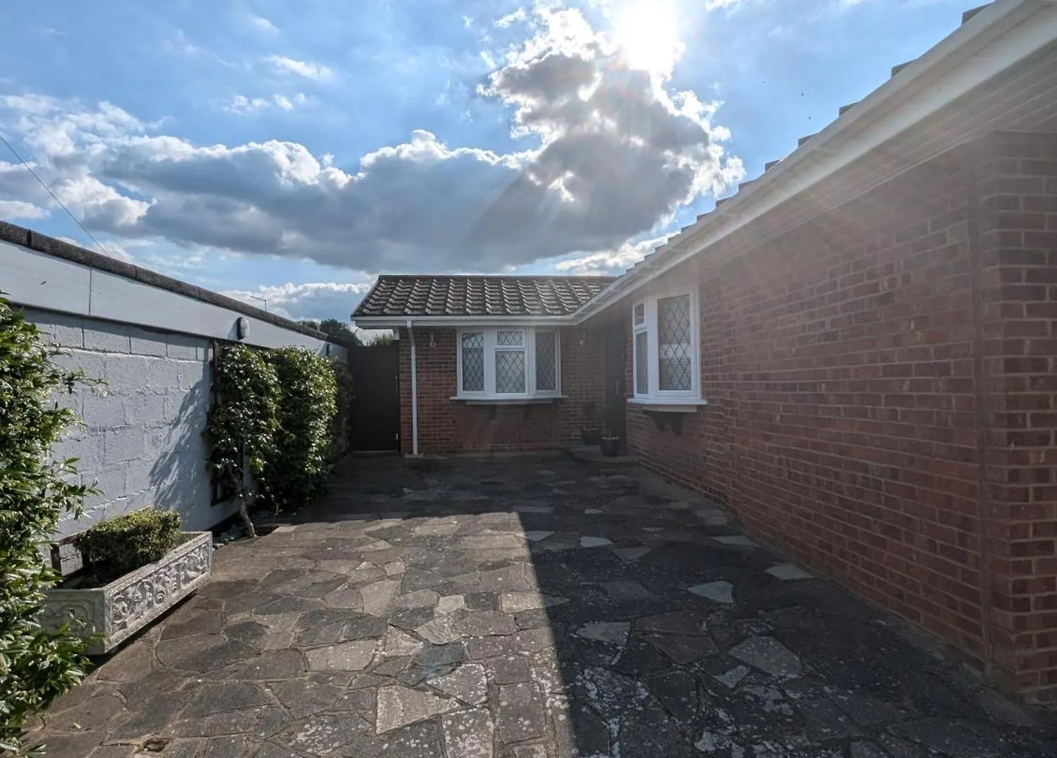 Thames Riverside Retreat Serene 3 Bed Bungalow Walton-on-Thames Reino Unido