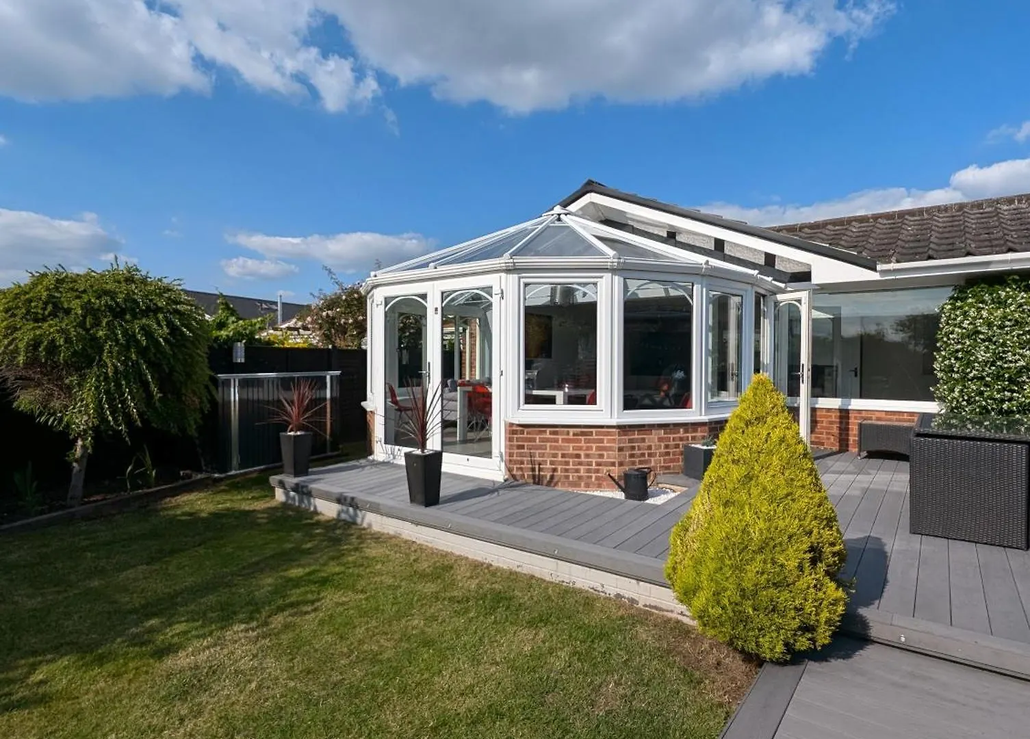 Thames Riverside Retreat Serene 3 Bed Bungalow Walton-on-Thames 0*,  Reino Unido