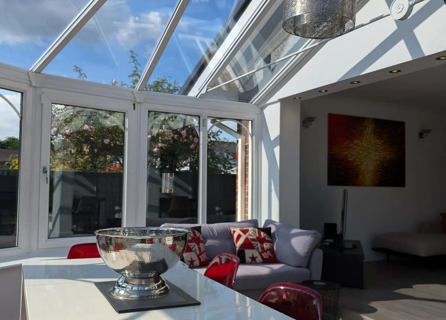 Сasa de vacaciones Thames Riverside Retreat Serene 3 Bed Bungalow Walton-on-Thames