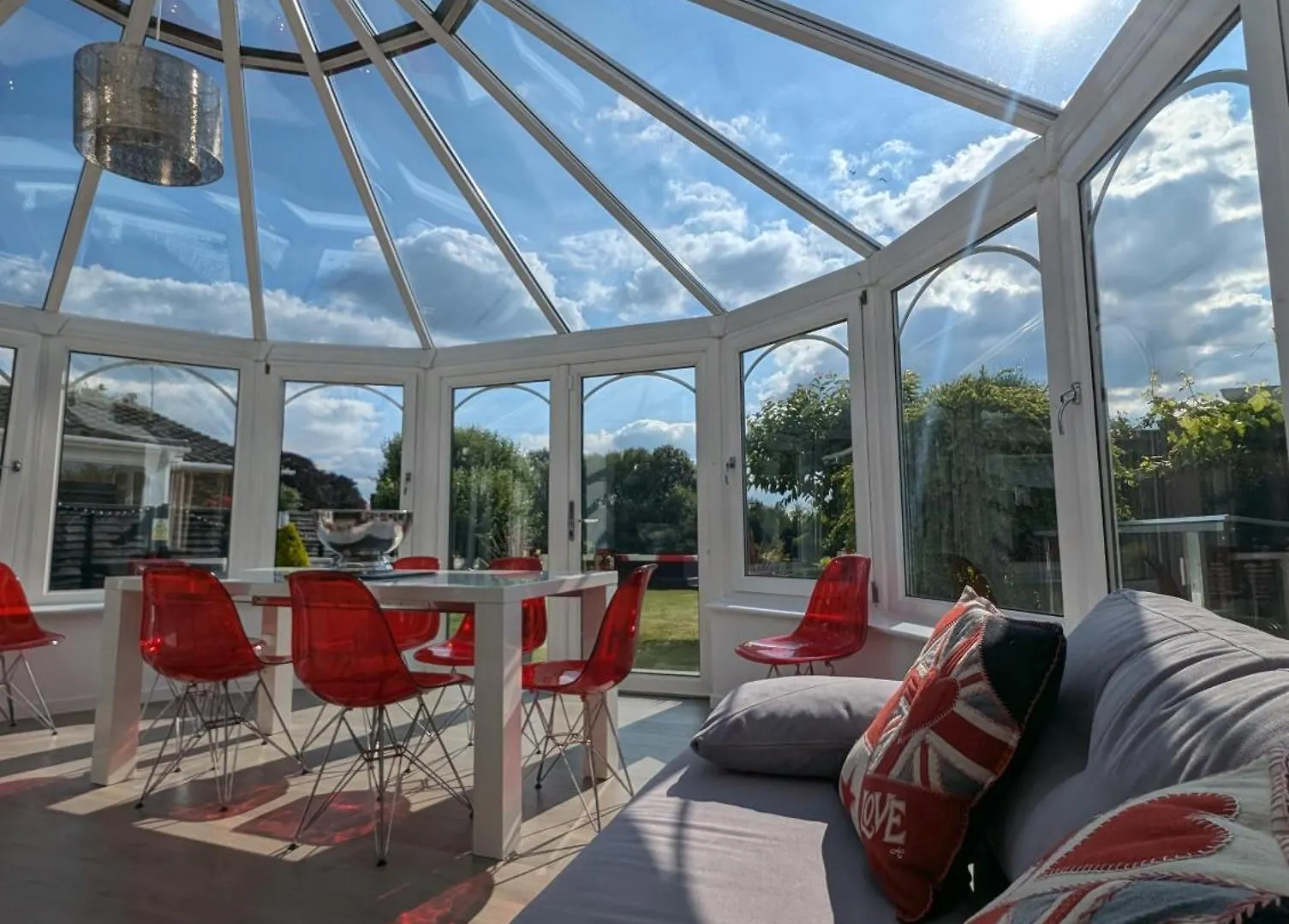 Thames Riverside Retreat Serene 3 Bed Bungalow Walton-on-Thames