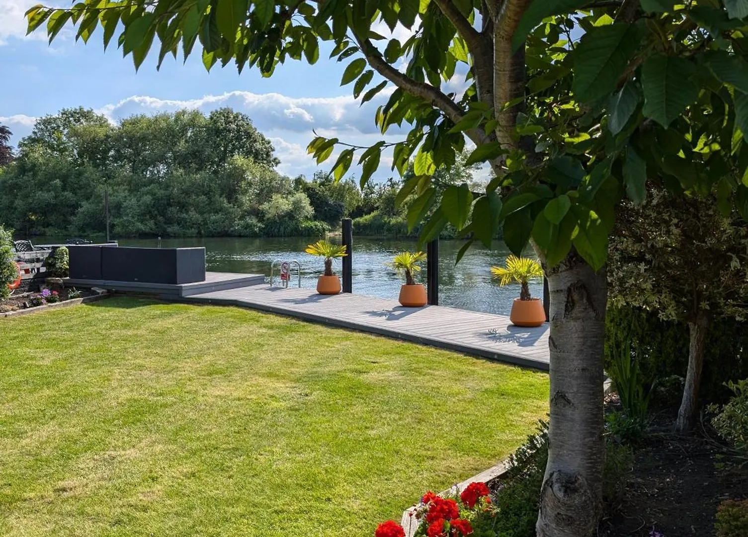 Thames Riverside Retreat Serene 3 Bed Bungalow Walton-on-Thames Reino Unido
