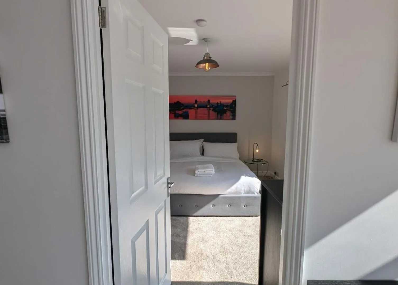 Thames Riverside Retreat Serene 3 Bed Bungalow Walton-on-Thames 0*,  Reino Unido