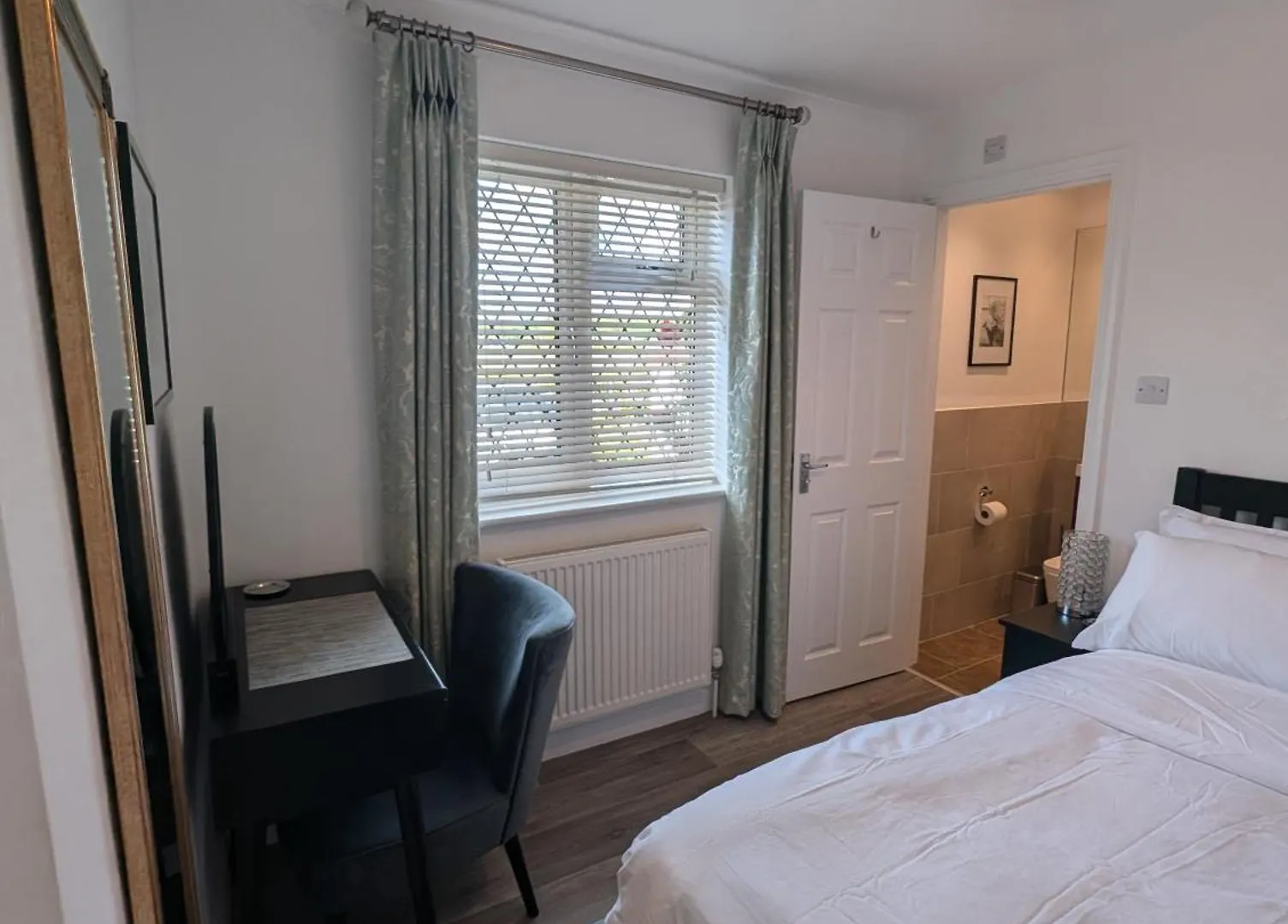Thames Riverside Retreat Serene 3 Bed Bungalow Walton-on-Thames